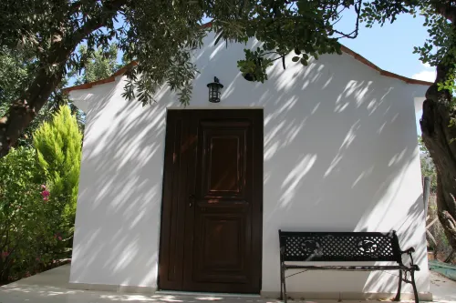 Nikos Apartments