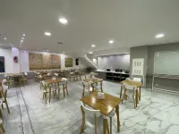 Hotel Howard Johnson Rosario - Breakfast