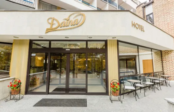 黛娜尤爾馬拉海灘酒店