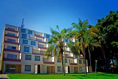 Norfolk Towers Serviced Apartment -Nairobi, City Centre CBD ミュージアム・ヒル・センター周辺のホテル