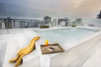 Dazzler by Wyndham Lima San Isidro - Rooftop Pools