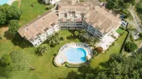 Madame Vacances les Palmiers du Golf Service Premium - Apartments