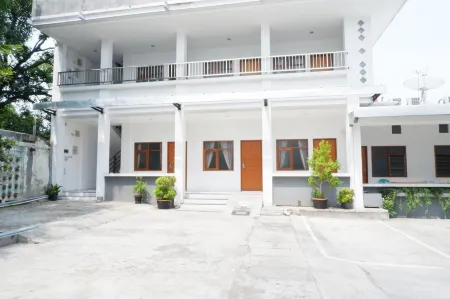 Hotel Netral Jombang Отели в г. Peterongan