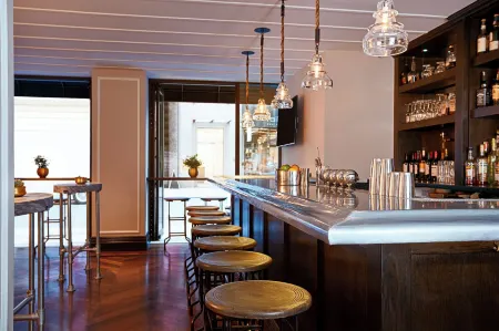 The Gregorian New York City Отели рядом с достопримечательностью «Колледж Мерси»