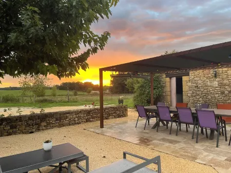 Chambre d'hôtes la Ferme de la Croix. Отели в г. Сент-Фуа-де-Лонга