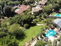 Over the Moon Guesthouse - Pools