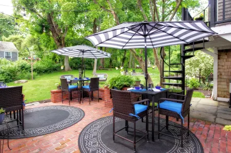 Inn on Main Отели рядом с достопримечательностью «Санди Нек Бич»