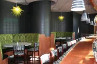 Knickerbocker on the Lake