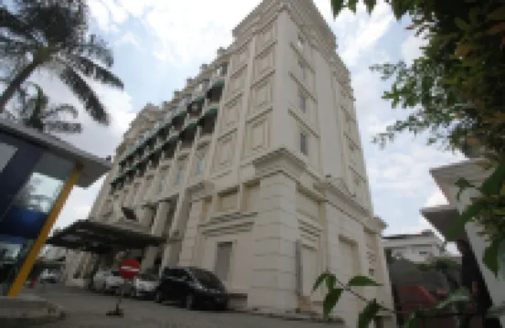 Toeti Roosseno Plaza