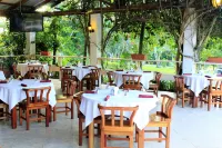 The Log Cab-Inn Hotel di San Ignacio