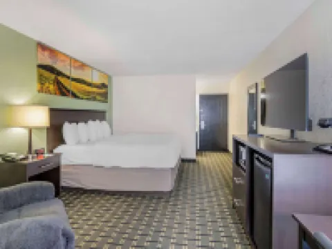 Clarion Pointe Hotels in Jasper