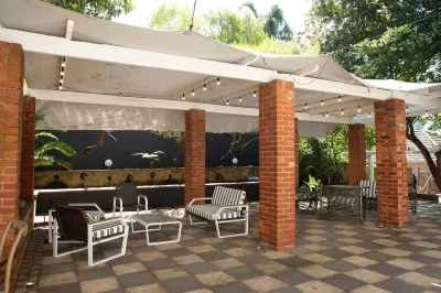 Saint James on Venice Hotels near North Beach