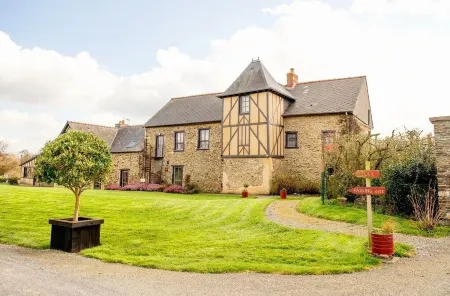 Appart' d'hôtes , ch et gîte au Manoir de la Haute Pilais Отели в г. Домлу