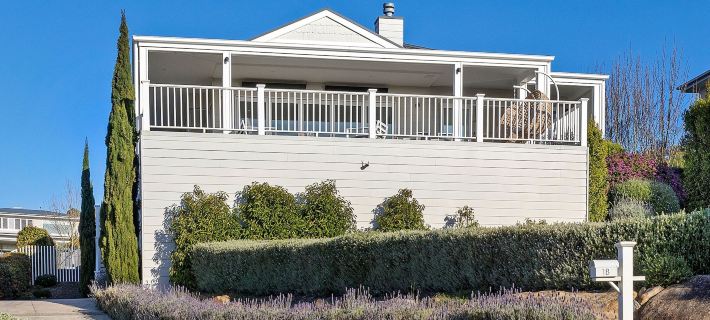 Hamptons Elegance Views Pool & Spa Hotels in Mount Martha