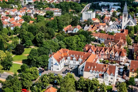 Parkhotel Frankfurt Airport Отели рядом с достопримечательностью «European Baha'i House of Worship (Baha'i-Haus der Andacht)»