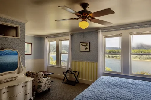The Historic Requa Inn Hotels in Klamath