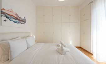 City Chic Apartment with Park View