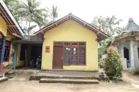Kasmiyem Homestay Hotels near View sawah