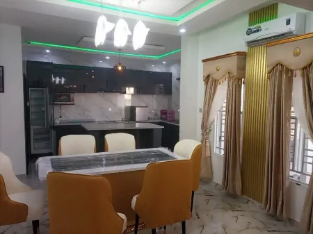 Shimawa-House-Sleeps4-Luxury&Privacy-24 7 Security Отели в г. Шагаму