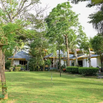 Saphlivilla Beach Resort Отели в г. Район Патхио