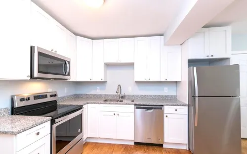 Entire House 1BD King Bed near Downtown - Apartments