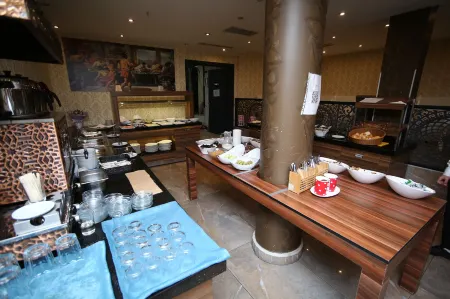 Grand Silay Hotel Отели рядом с достопримечательностью «Кизилэйская площадь»