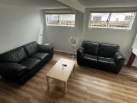 Spacious 2-Storey Home by The Bay: Sleeps 12 Hotel a Cleveland
