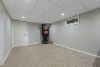 Charming 3-Bedroom Lake House with Dock, Hot Tub, AC in Delightful Waterville