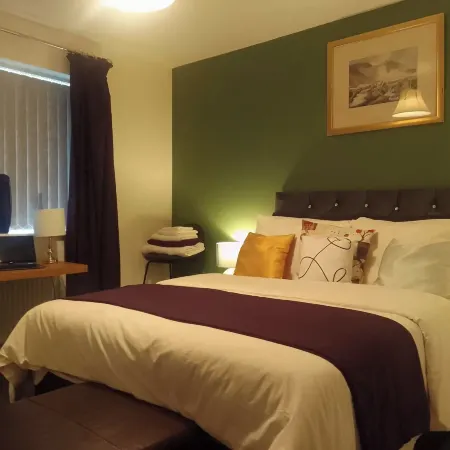 4 Bed Flat Sleeps 10 Pets Parking Ev Charging