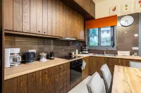 Jeannette's Seaside Getaway - Kalamata Urban Gem