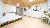Gangneung Ggabinejip Hanok Pension Hotels in Каннин