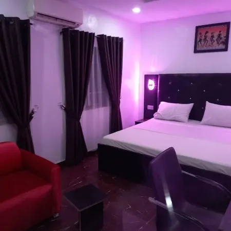 De - Calmcity Guest House
