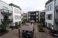 Chic 1-Bedroom Modern Apt with Gym & Free Parking