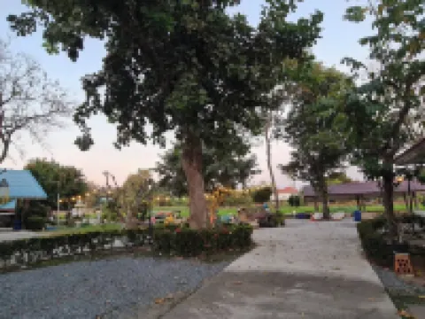 พันพิศาข์ รีสอร์ท โรงแรมในอำเภอ สามชุก