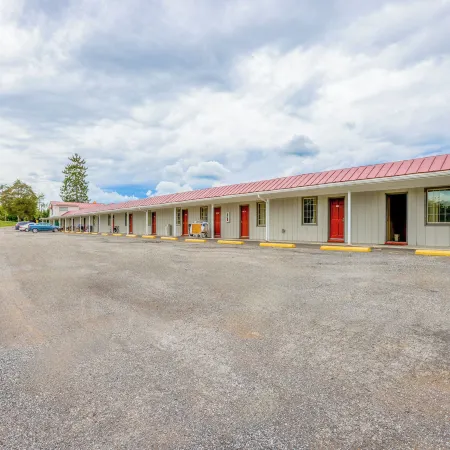 Budget Inn by OYO Natural Bridge I-81