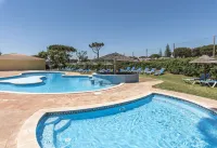 Browns Sports Resort - Pools
