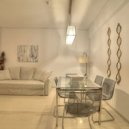 L' Apartment Blanc Dans le Centre de Glyfada