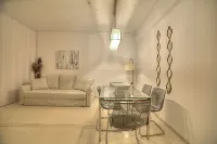 L' Apartment Blanc Dans le Centre de Glyfada