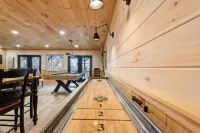 Private Mountain Cabin Retreat 1.5 acres, Amazing Views, Hot Tub, STARLINK Wifi