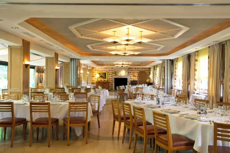 Cazaudehore Hotel Restaurant Отели рядом со станцией Gare de St Germain En Laye Bel Air Fourqueux