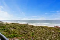 Ocean View and Comfortable Living Space - Beachy Retreat Hotels in Crescent Beach