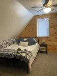 New 4-bedroom cabin in Cleveland with a Hot tub