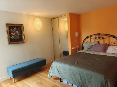 Artful 2-bedroom condo with fiber WiFi in vibrant Oakland - secure parking