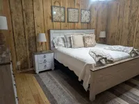 Hidden Oaks Grand Cabin #1