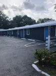 Bay Breeze Inn - Parkplatz