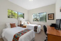 West Sedona - Private Balcony with Red Rock View Close to Trails, Shops, Dining!