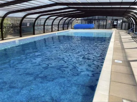 Villa - Sleeps 6 - Pets Ok - Pool - Parking