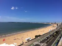 House with garden, 8 minutes Beach LA BAULE, residence with swimming pool