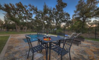 Upscale Home with Pool and FirePit - Close to Mercer St!