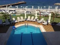 Small Beach Hotel - Bathtub